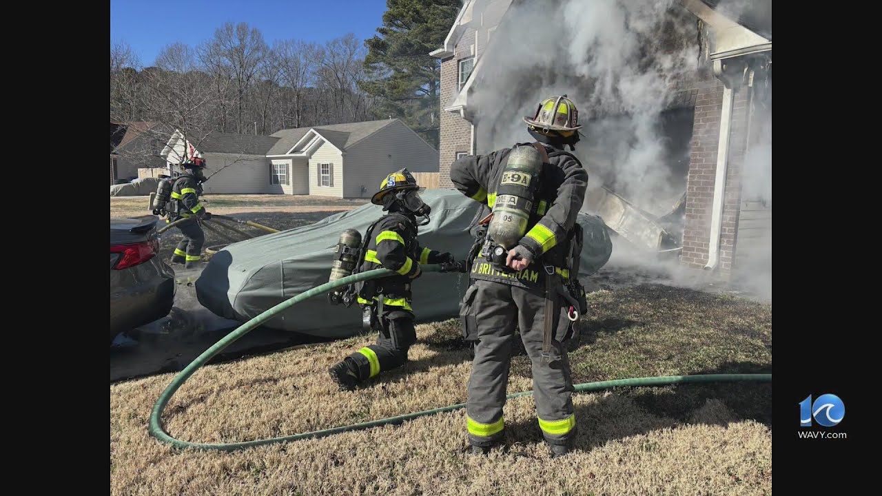 Fire displaces 3 people in Chesapeake - YouTube