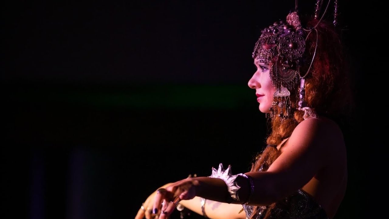 Amazing Performance by Thais Carvalho - Blood Oil Gold by Solace - Ehsas El Hob Show