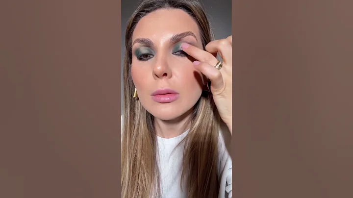Green and gold smokey eye #shorts #aliandreea