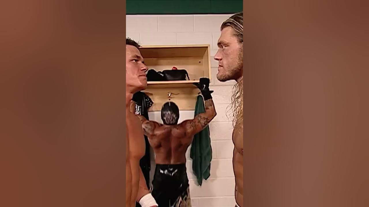 Rey Mysterio entrenando atrás de John Cena y Edge ❤️🩹🤣 Rey Mysterio entrenando atrás de John Cena y Edge ❤️🩹🤣