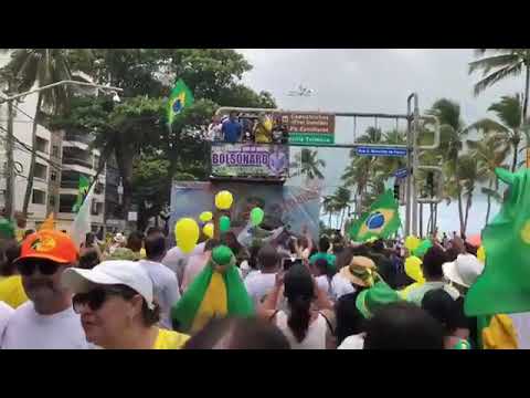 'Marcha da família' pró-Bolsonaro compara mulher de esquerda a cadelas