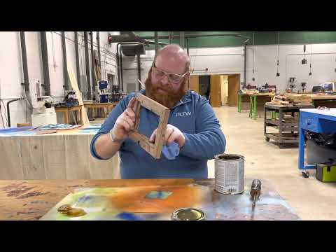 वीडियो: लकड़ी को कैसे रंगें (चित्रों के साथ)