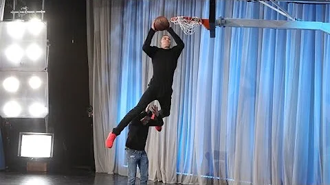 NBA Star Aaron Gordon Is a Slam Dunk