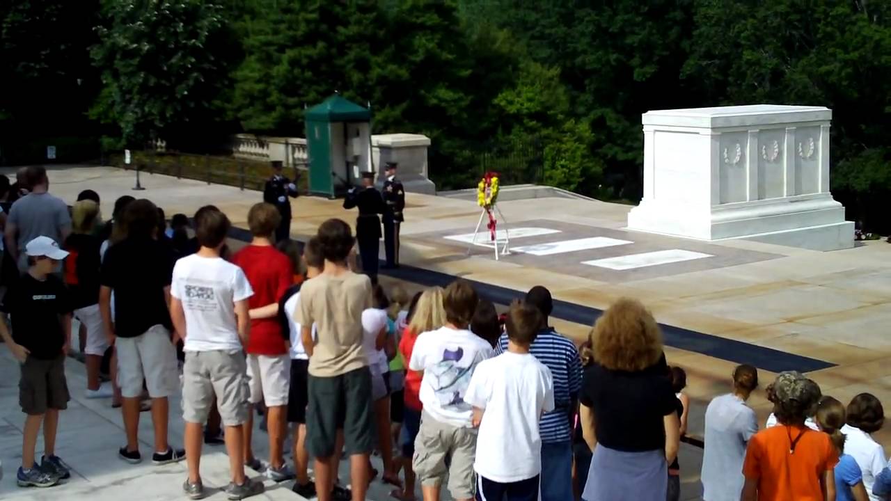 Changing Of The Guard At The Tomb Of The Unknown Soldier - Memorial Day ...