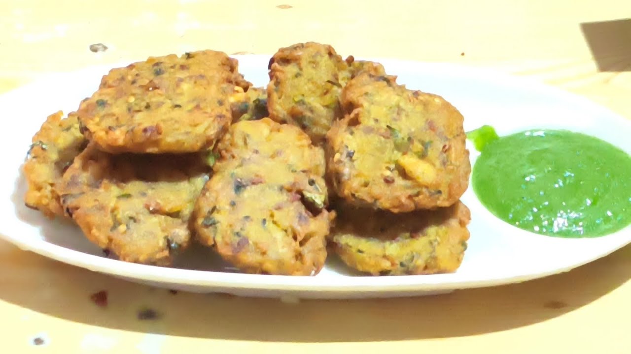 Kacche aloo aur chawal ke aate se banaye ye chatpata snack 😋🤗