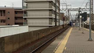 南海線七道駅をキン肉マンラピートが通過