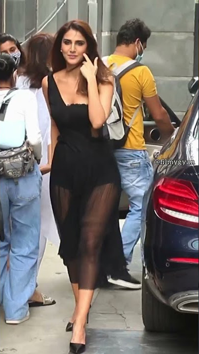 ''Vanni ji nice look' greets our pap and she replies very sweetly? #Vaanikapoor #shorts