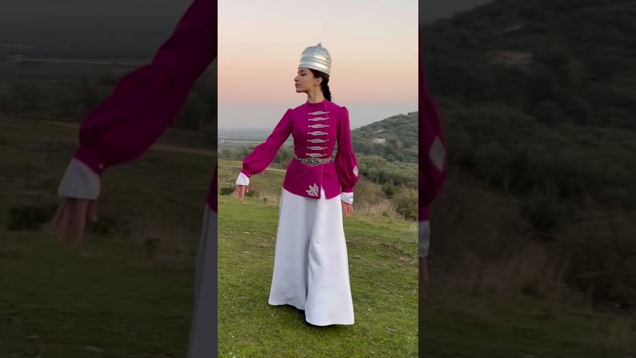 ⁣#adige #circassians #адыги #черкесы #черкешенка #short #kafe #dance