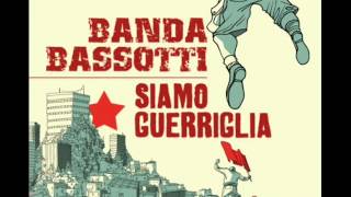 Miniatura de vídeo de "Banda Bassotti ft Evaristo - Ellos dicen mierda"