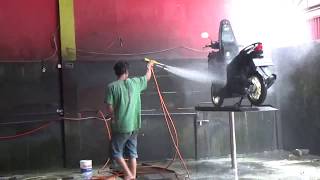 Usaha Cuci Motor - Penasaran sama THE BUZH wash motorcycle. 