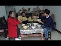 122元买4斤羊肉，婆媳俩做羊肉汤，烙8张油饼，全家人喝得热乎乎