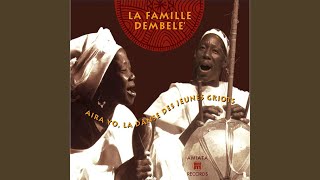 Video thumbnail of "La famille Dembel√® - Samawara"