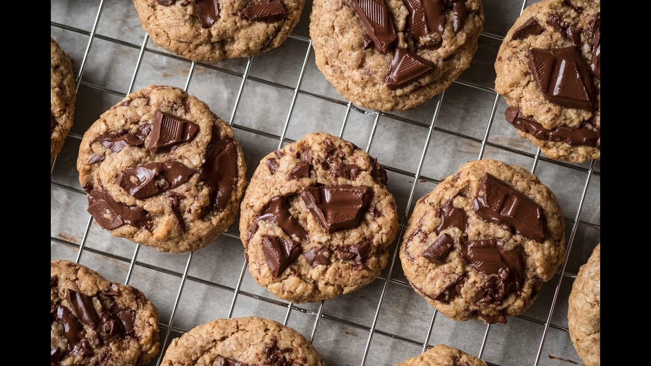 How Do Bakeries Keep Cookies Fresh?