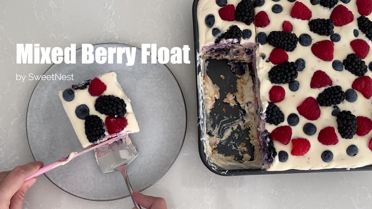 Mixed Berry Float - delicious layers of biscuits, cream and mixed berries! Perfect dessert idea!