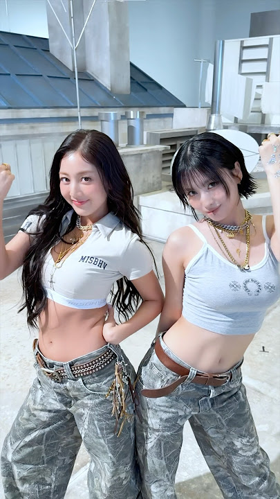 Bestie boost mode ON 💥 #TWICE #트와이스 #THISISFOR #MOMO #모모 #JIHYO #지효