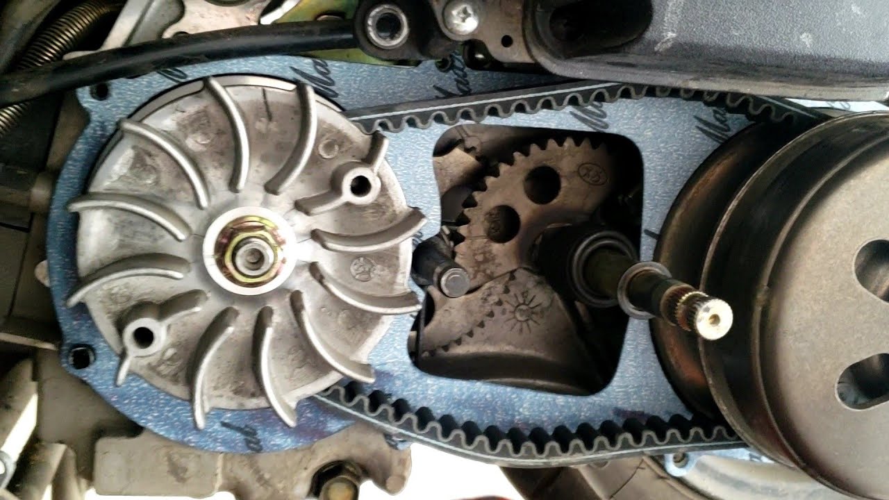 Apretar ventilador y tensionar correa de scooter