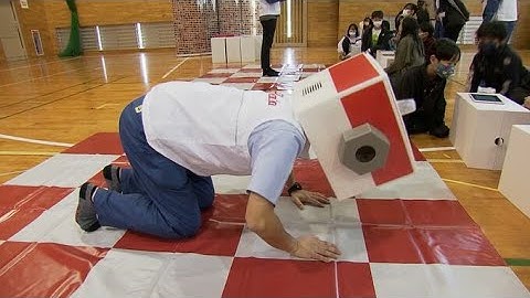 指令を受信して動くのは「ロボット」に扮した「社員」　村田製作所が小学校でプログラミングの特別授業【岡山】