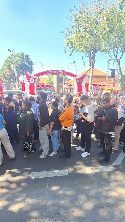 Antrian Pengambilan Undangan Upacara HUT Ke-80 RI Di Gedung Negara Grahadi Surabaya #shorts #hutri