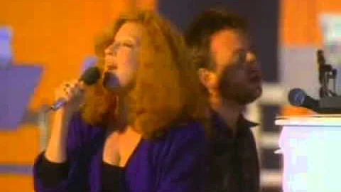 Bette Midler - Under The Boardwalk (music video)