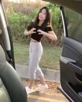 Download lagu Cewek ini goyang Hot diluar mobil#KIKI CHALLENGE