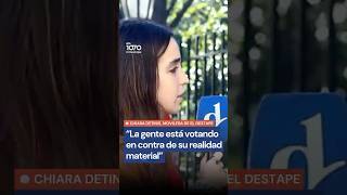 Chiara Detinis, detrás del móvil en la calle: "La gente está votando en contra de su realidad"