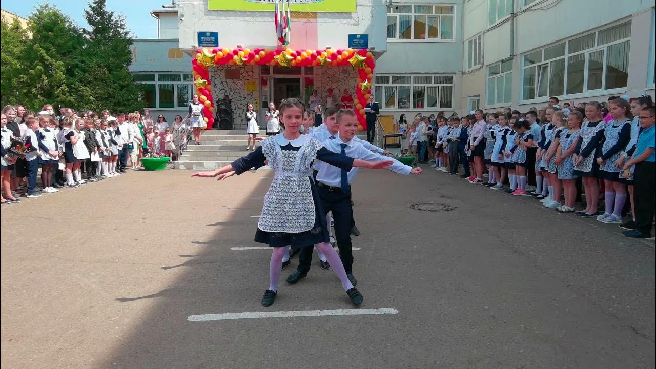 Вальс на выпускной в начальной школе. Танец на выпускной в начальной школе. Танец на выпускной из начальной школы. Танец на выпускной в начальной школе 4. Танец на последний звонок начальные классы.