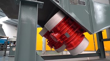 linear vibrating screen machine multi-layer linear shakers for separation#shorts #vibrations #sieve
