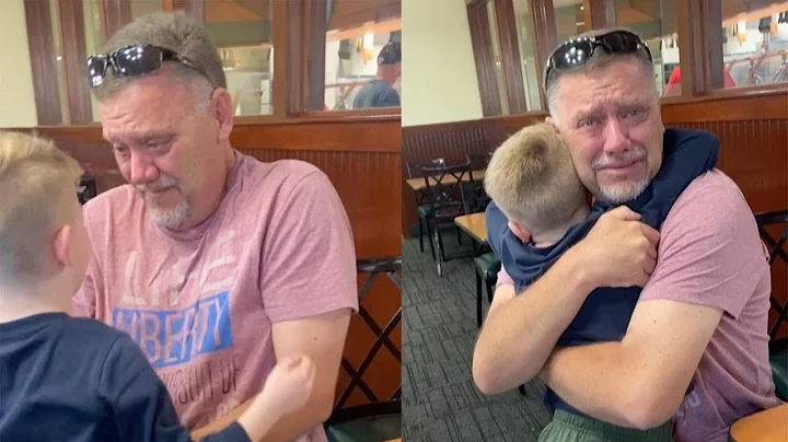 Grandson Surprises His Grandpa At Restaurant - DayDayNews