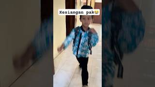 Lari-larian karena sudah kesiangan gaes🤣 #shortvideo #shortviral #cutebaby