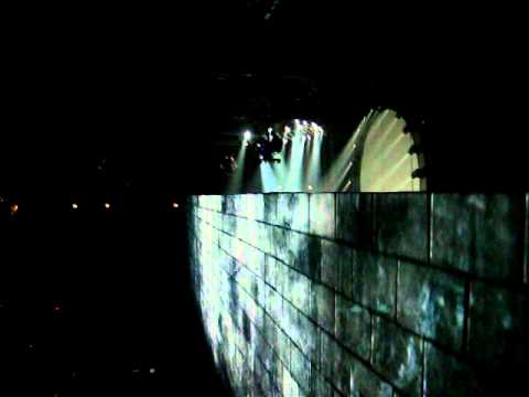 Roger Waters - Hey you - The wall live - 02/04/201...