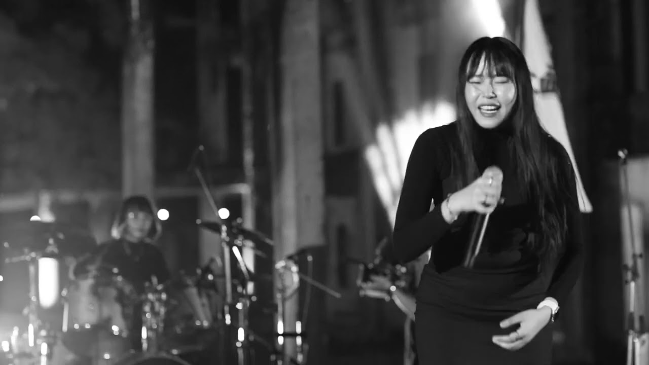 น้ำตาสีเพลิง : Ashley live at เฟี้ยว Space Campfire Music (Korat)