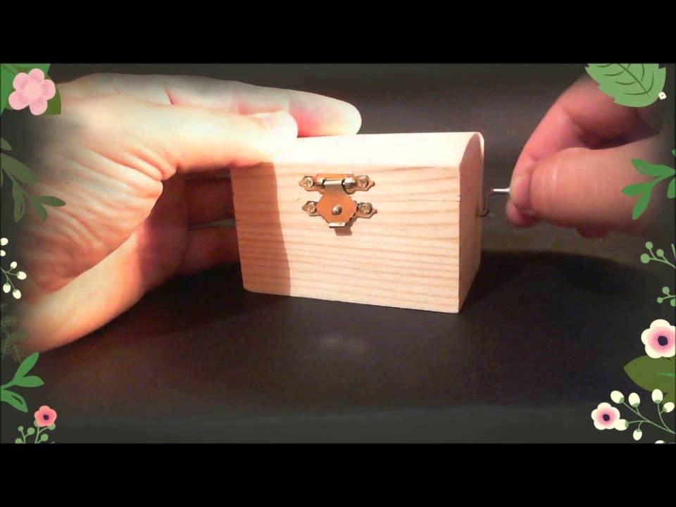 Music box JINGLE BELLS Wooden hand crank music box Jingle bells