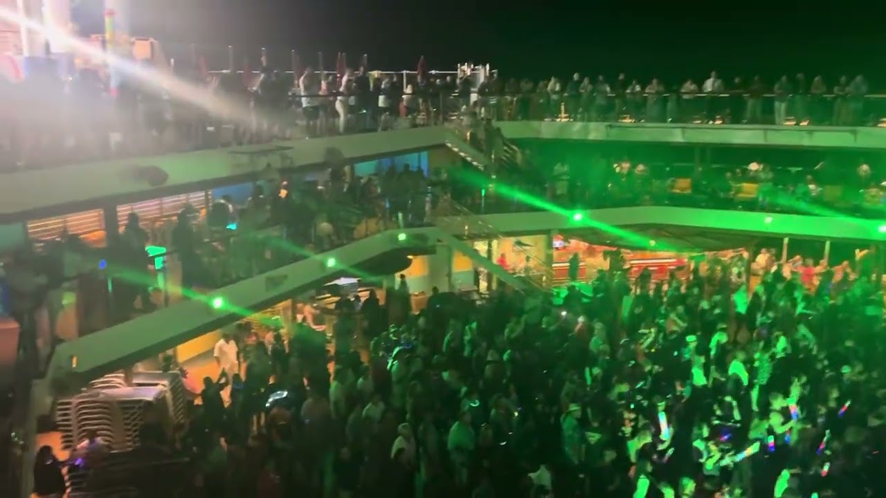Carnival Horizon, 80’s Party