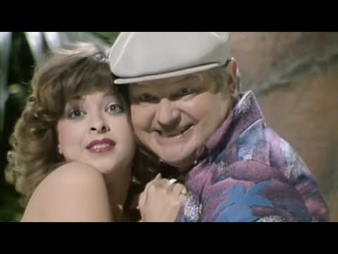 Benny Hill - Ambiance avec les Benny Girls !