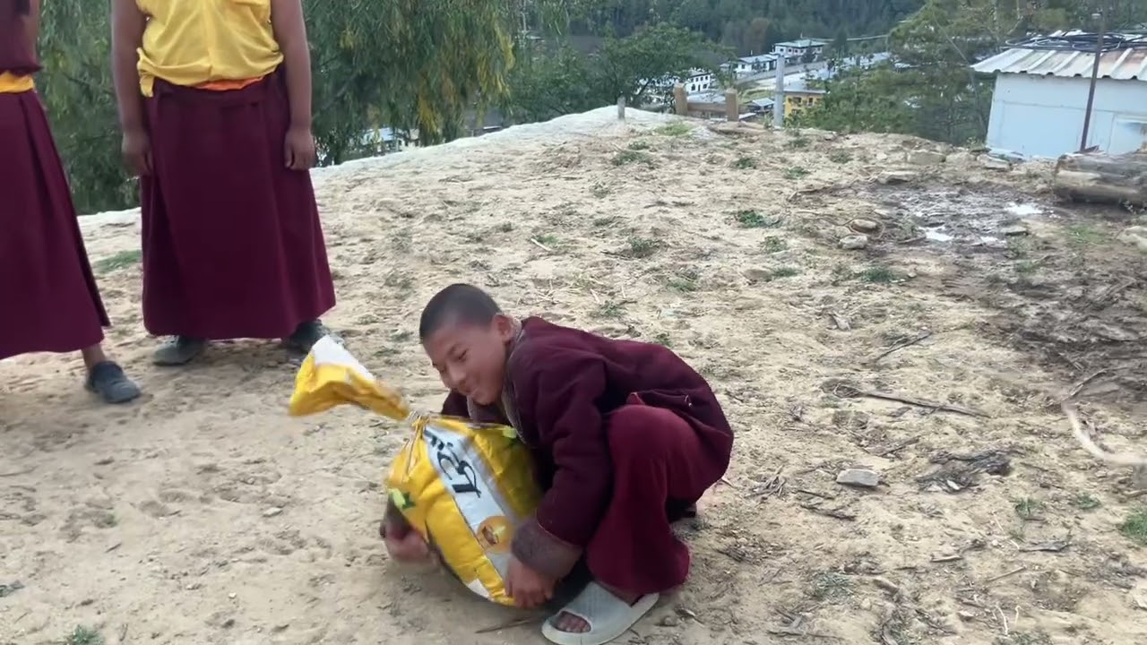 Ngagay competition of small kids. 