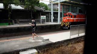 台鐵7801次貨物列車逆走 站內等候開車