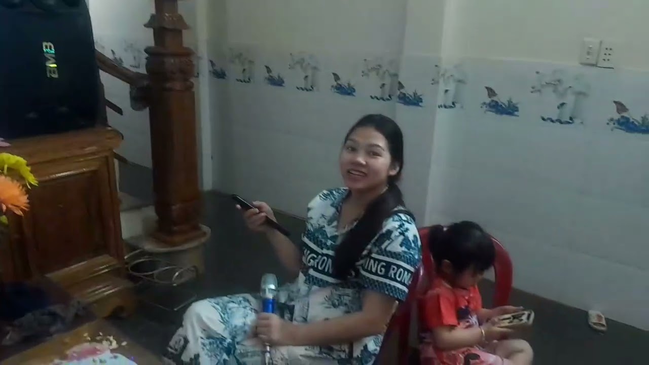 Nguyễn Hòa hát  karaoke 