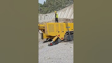 Use a roadheader to dig the tunnel