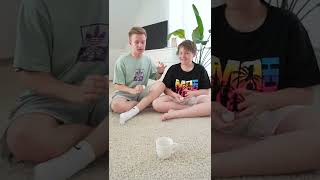 Wenn du triffst, musst du... 😱 mit großem Bruder | ASH #shorts
Mein erstes #YouTubeShorts mit meinem Bruder @Echtso Wenn du triffst, musst du... 😱 mit großem Bruder | ASH #shorts