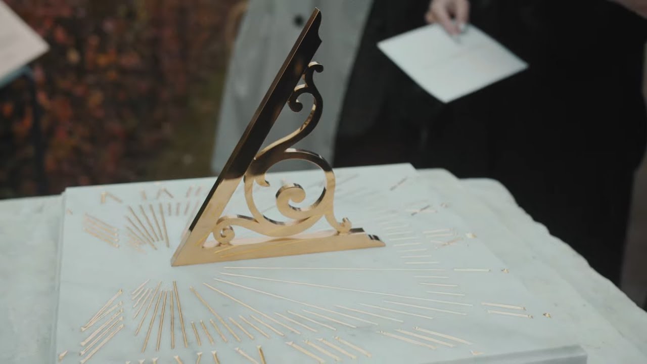 The Raketa Factory has rebuilt a historic sun dial / Ракета восстановила памятник Солнечные часы