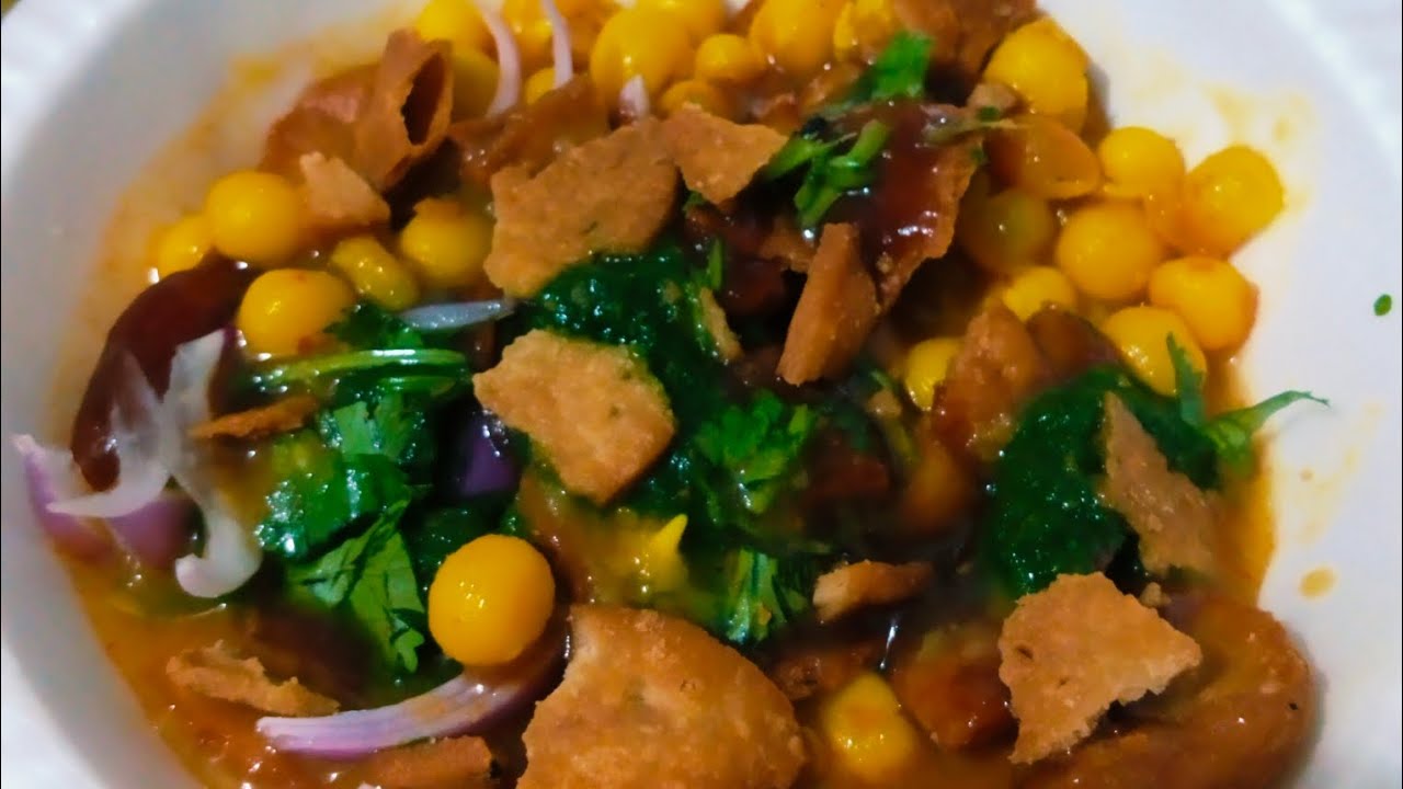 Aaj maine iftar mein banaya hai ragda papdi chaat | chatpati aftar |