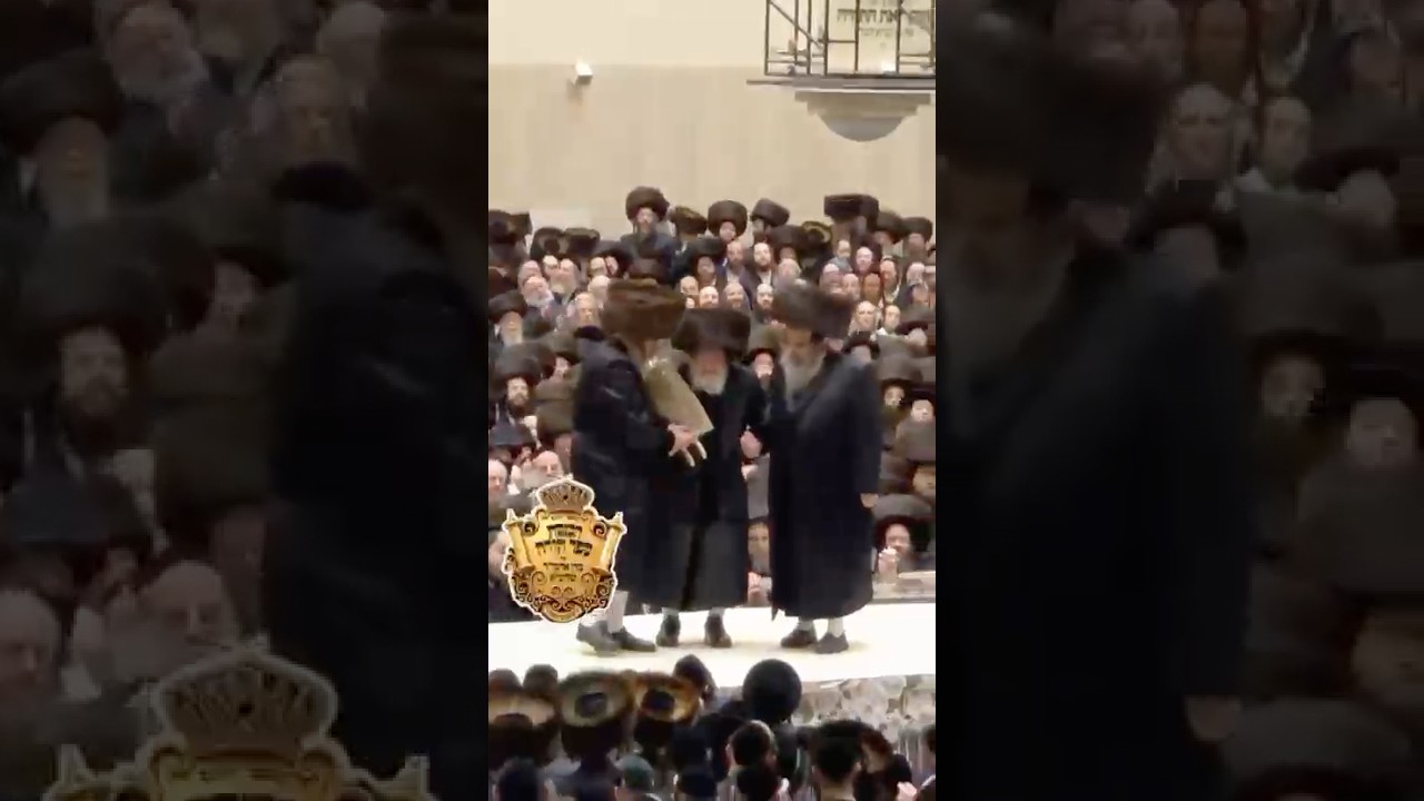 מרן האדמו״ר מויז׳ניץ בריקוד עם הספר תורה שהכניס לזכותו