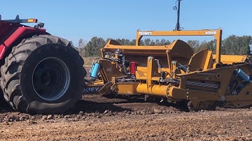 TOOMEY 4000B Scraper and STX535 loading in soft black alluvial soil.