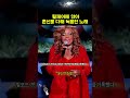 휠체어에 앉아 혼신의 힘을다해 녹음했다
