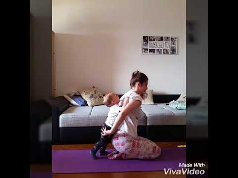 Video: Carlee Benear Nutre Il Suo Bambino Mentre Fa Yoga