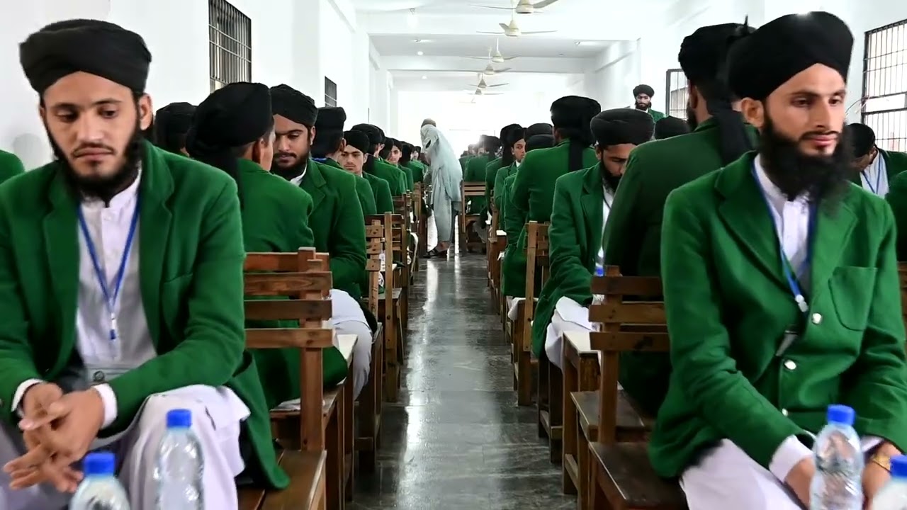مرکز اہل سنت کے طلبۂ کرام کے لیے محبت، نظم اور سکون کے ساتھ فراہم کیے گئے کھانے کے روح پرور مناظر۔