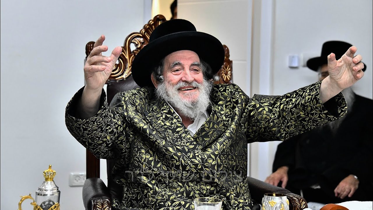 ״אין עוד מלבדו״: מרן האדמו״ר מויז׳ניץ ברגעים מיוחדים בשירת ההמנון אין עוד מלבדו