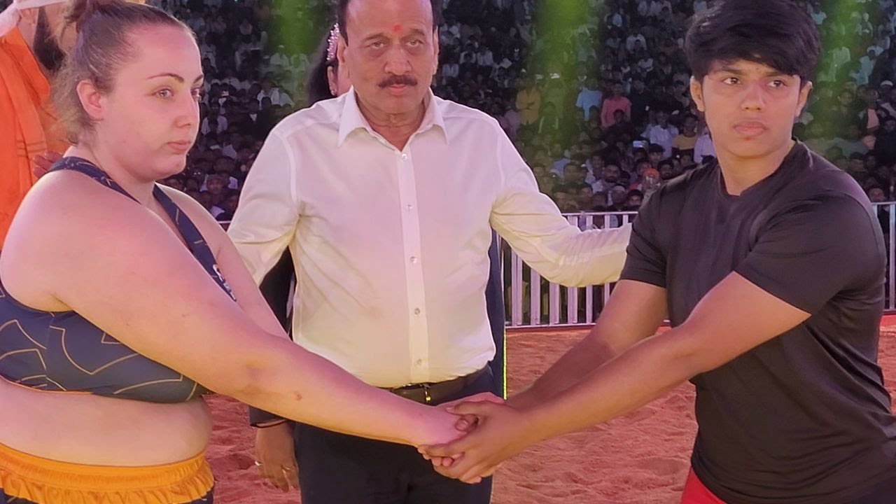 जबरदस्त महिला कुश्ती - Jamner Kushti Maidan in Maharastra #kushtidekho