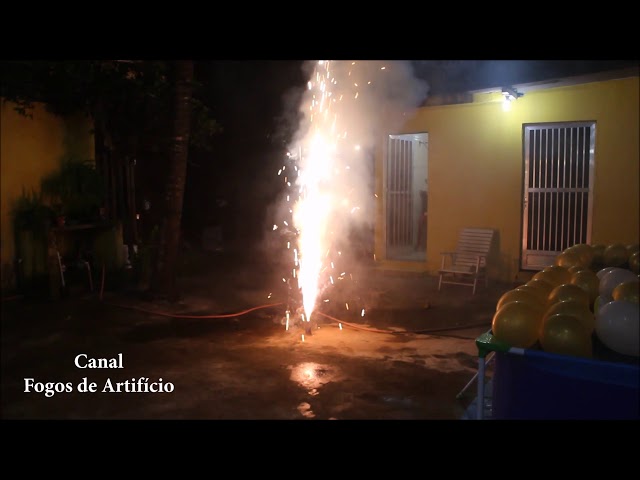 VÍDEO: Fagulhas de fogos de artifício durante jogo do Brasil podem