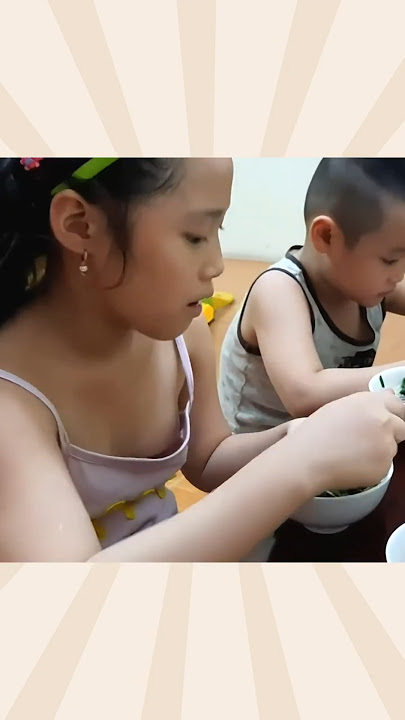 Gia feeds Cò with Lá lốt vegetables 🌿🥬 #gialinh #silentsea #bibabibo #gialinhbibabibo